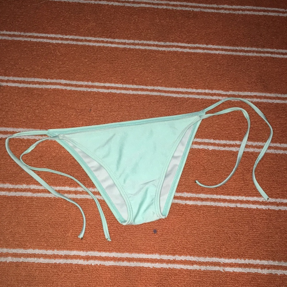 Bikini bottoms & matching top